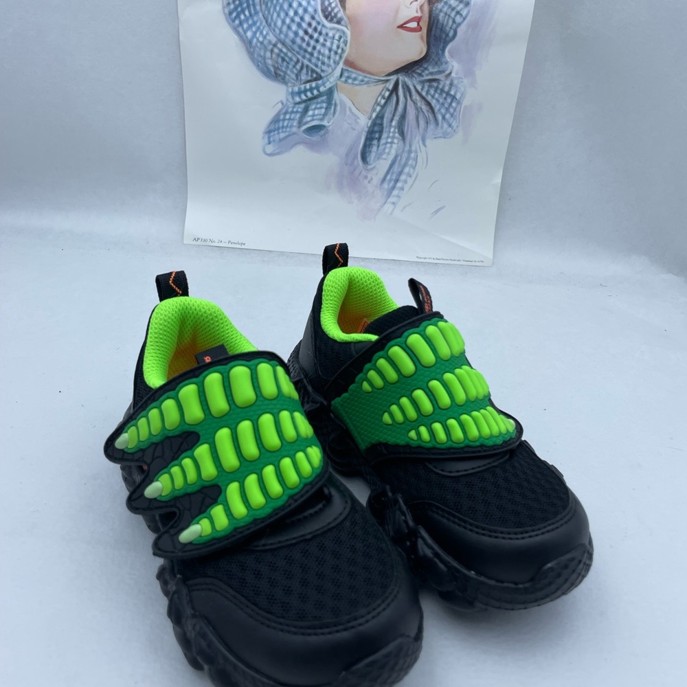 New Skechers LIL Saurus-Claw Hunter Black Lime Toddler size 9,good For Halloween